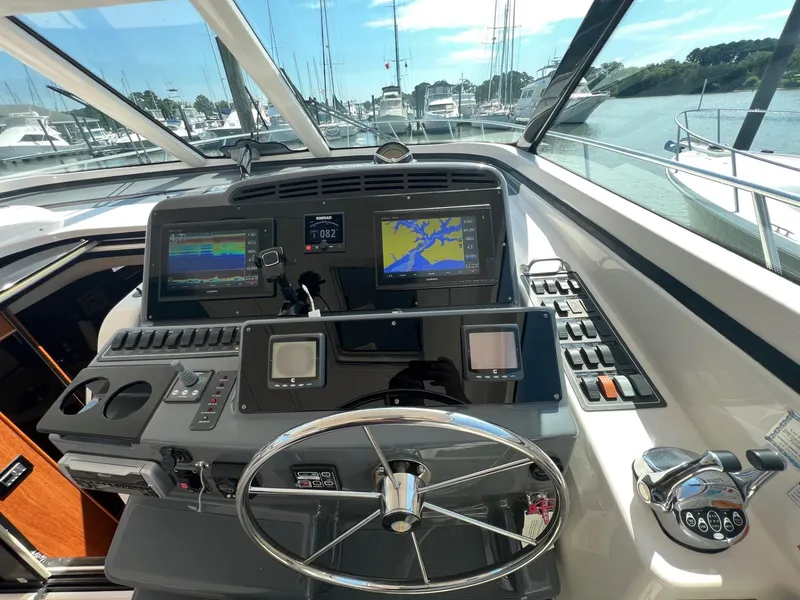 Slide: The Image of Tiara 4400 Sovran - 11