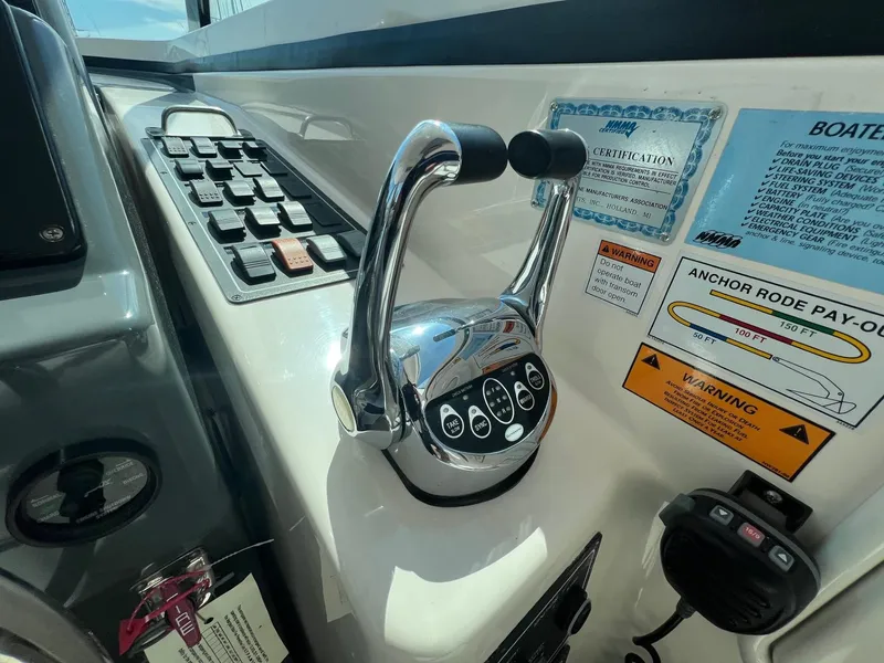 Slide: The Image of Tiara 4400 Sovran - 12