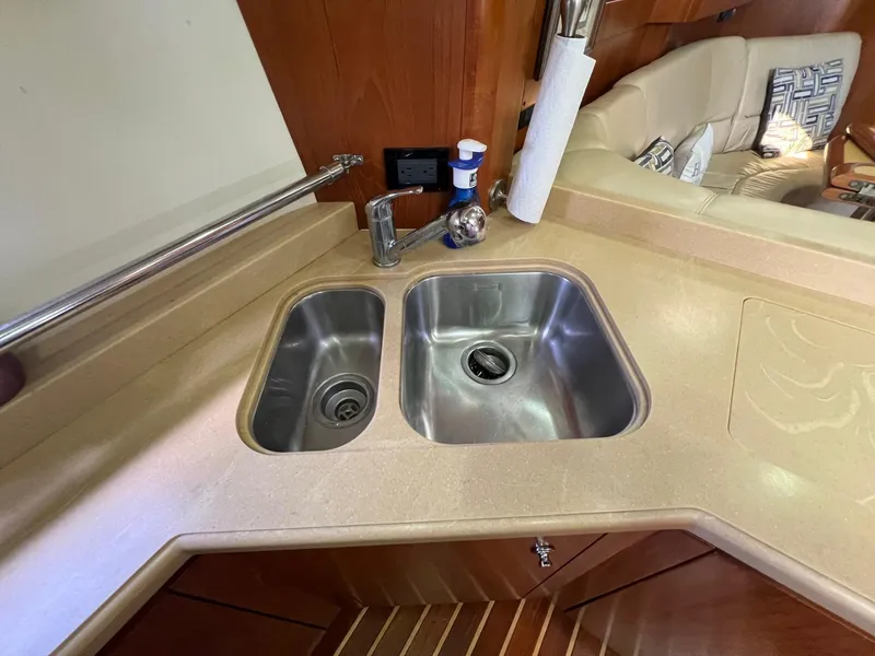 Slide: The Image of Tiara 4400 Sovran - 20