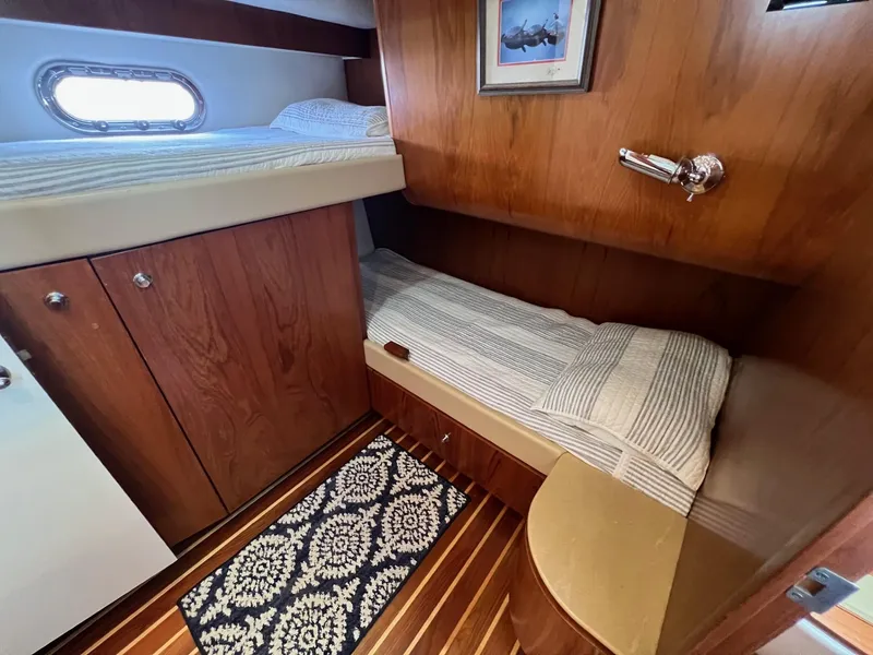 Slide: The Image of Tiara 4400 Sovran - 21