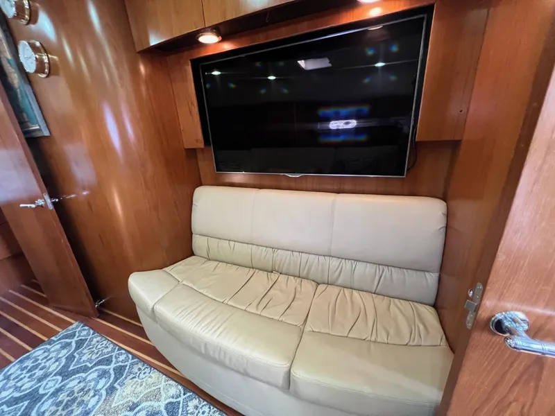 Slide: The Image of Tiara 4400 Sovran - 24