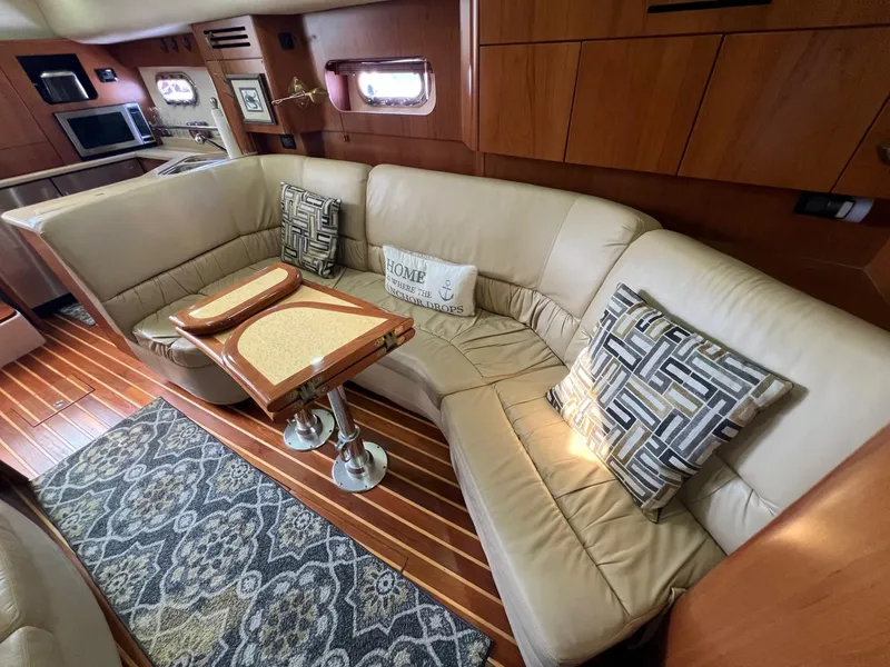 Slide: The Image of Tiara 4400 Sovran - 25