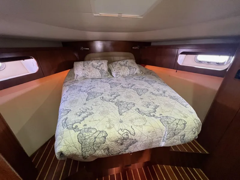 Slide: The Image of Tiara 4400 Sovran - 28