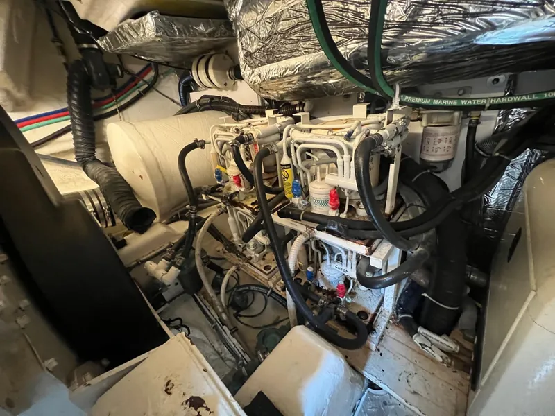 Slide: The Image of Tiara 4400 Sovran - 31