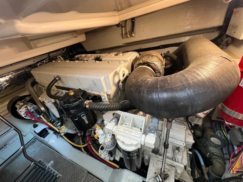 Slide: The Image of Tiara 4400 Sovran - 32