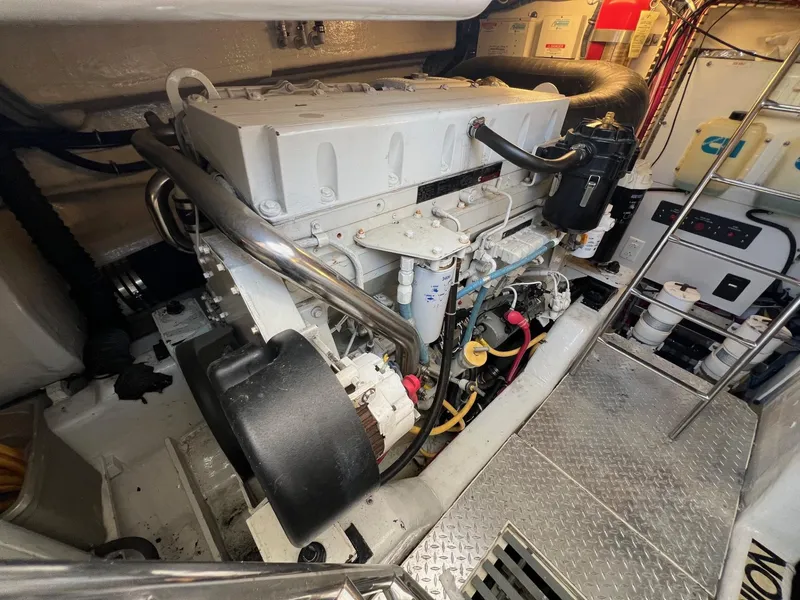 Slide: The Image of Tiara 4400 Sovran - 35