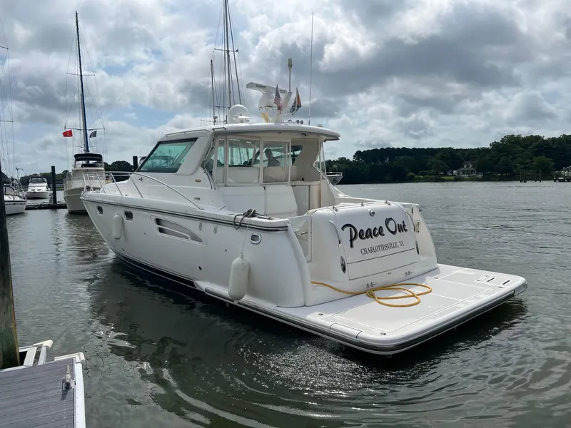 Slide: The Image of Tiara 4400 Sovran - 37