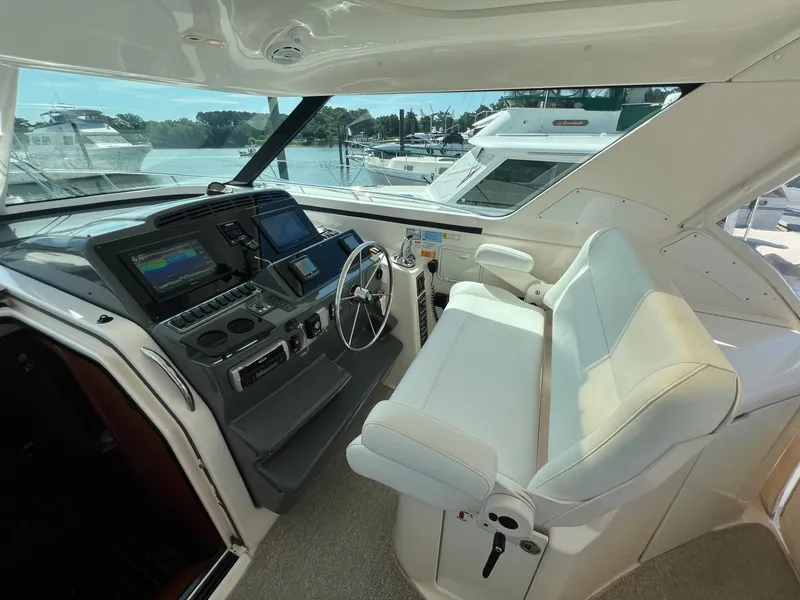 Slide: The Image of Tiara 4400 Sovran - 7