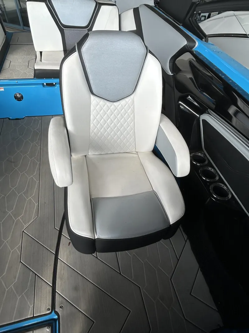 Slide: The Image of Luxury seating on 2023 Yamaha Boats 255 XD, featuring modern design and comfort. - 9