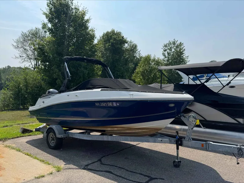 The Image of Bayliner VR5 2017 - 1