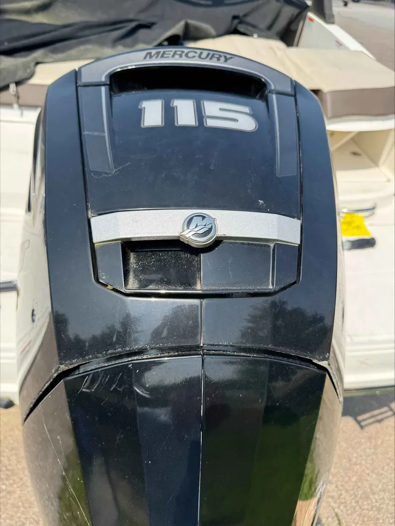 Slide: The Image of Bayliner VR5 2017 - 4