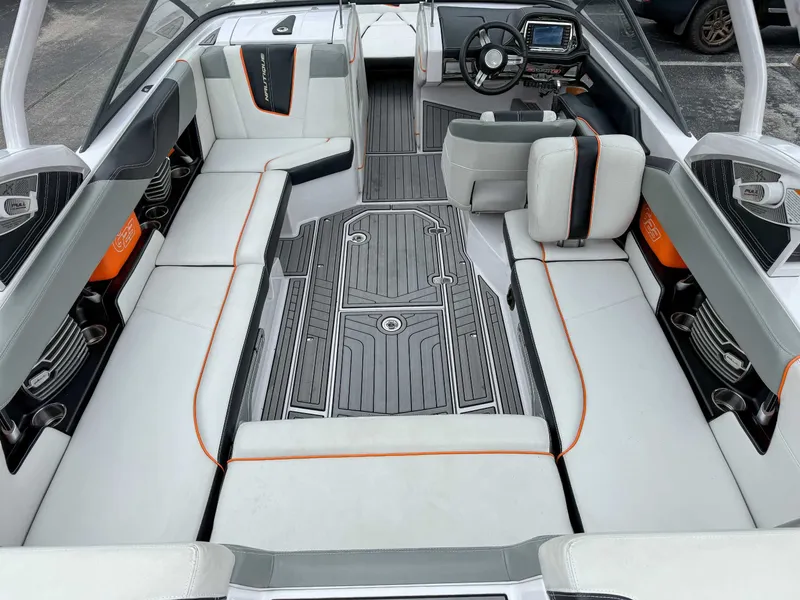 Slide: The Image of Nautique G23 2015 - 10