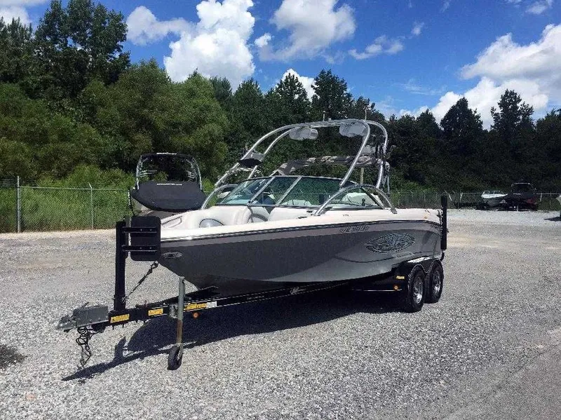 Slide: The Image of Correct Craft Super Air Nautique SV211 2005 - 2