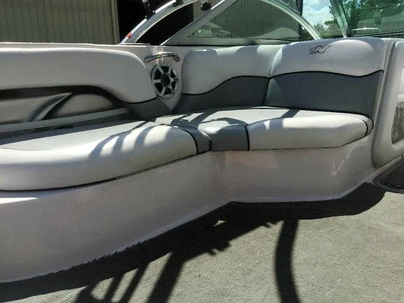 Slide: The Image of Correct Craft Super Air Nautique SV211 2005 - 8