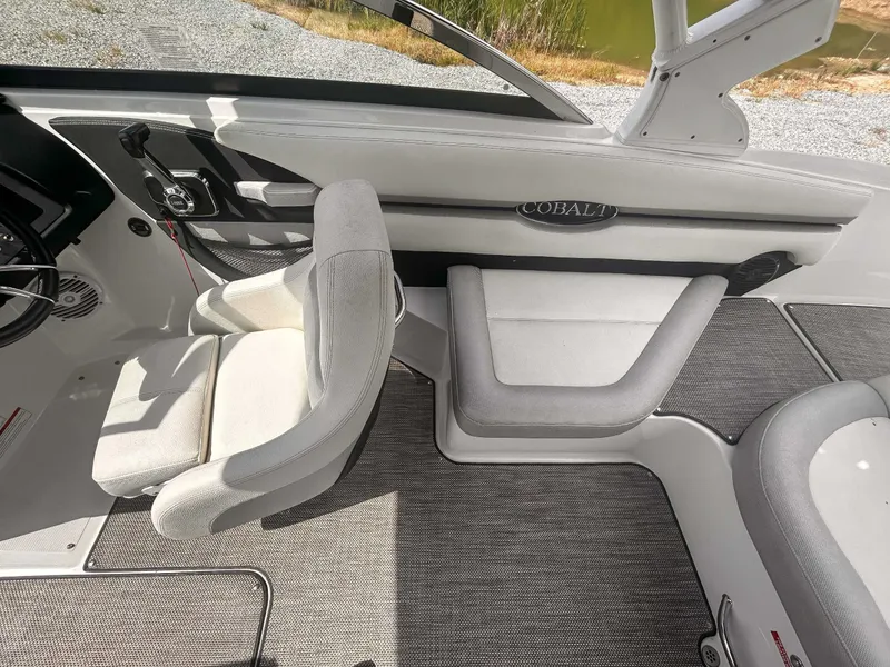 Slide: The Image of Interior of a 2018 Cobalt CS23 boat with gray seating and carpet. - 15