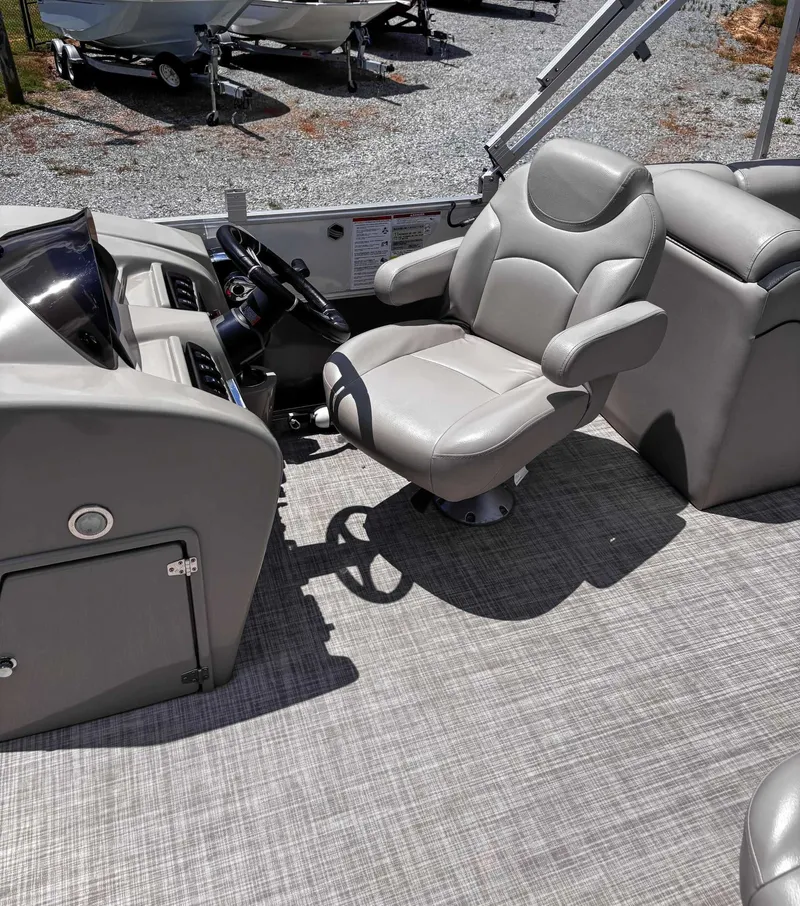 Slide: The Image of Captain's chair and helm of 2018 South Bay 200 Series S222RS 25 pontoon boat. - 15