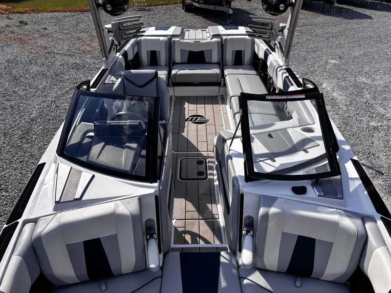 Slide: The Image of Malibu Wakesetter 24 MXZ 2021 - 11