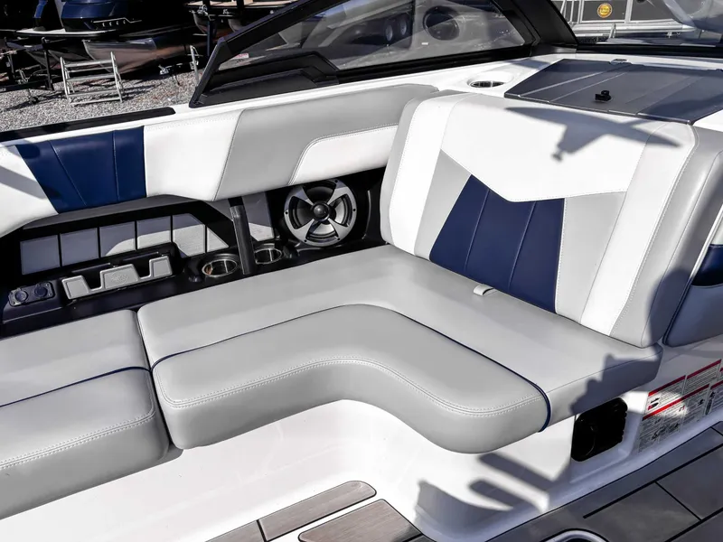 Slide: The Image of Malibu Wakesetter 24 MXZ 2021 - 12