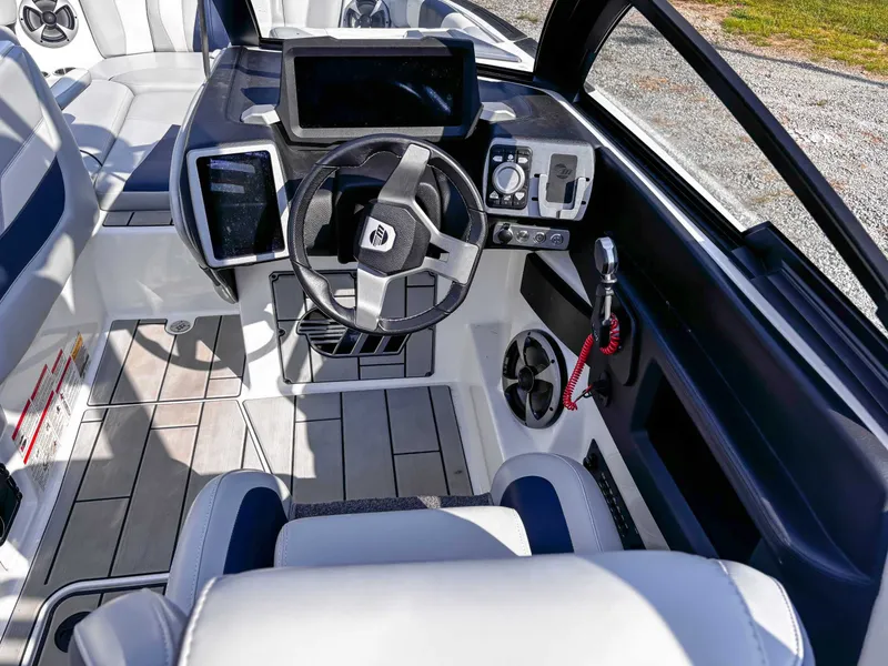 Slide: The Image of Malibu Wakesetter 24 MXZ 2021 - 13