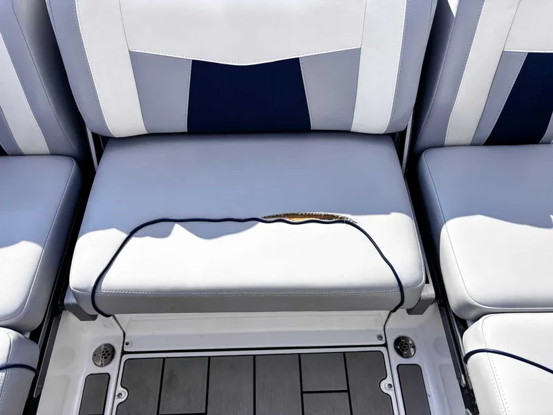 Slide: The Image of Malibu Wakesetter 24 MXZ 2021 - 15