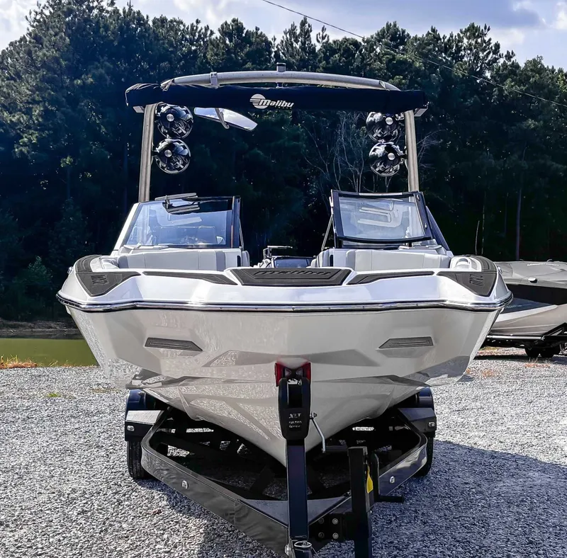 Slide: The Image of Malibu Wakesetter 24 MXZ 2021 - 4