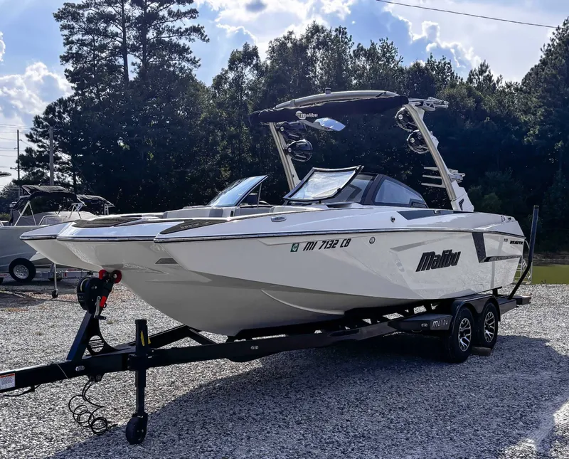 Slide: The Image of Malibu Wakesetter 24 MXZ 2021 - 5