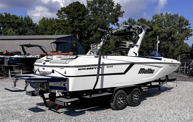 Slide: The Image of Malibu Wakesetter 24 MXZ 2021 - 8