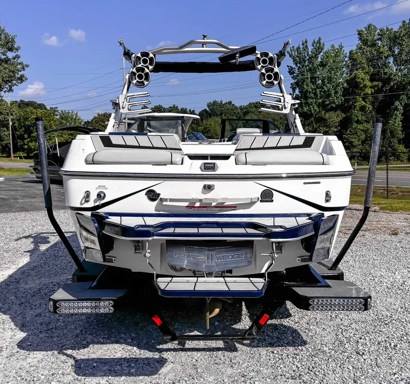 Slide: The Image of Malibu Wakesetter 24 MXZ 2021 - 9