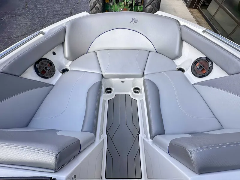 Slide: The Image of MasterCraft XT22 2018 - 11