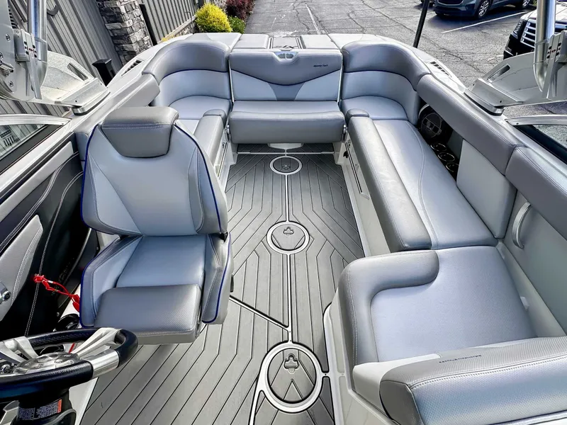 Slide: The Image of MasterCraft XT22 2018 - 12