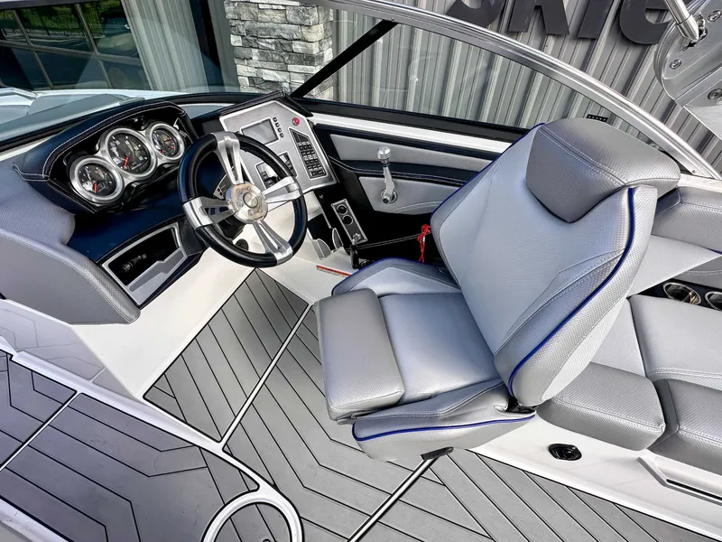 Slide: The Image of MasterCraft XT22 2018 - 14