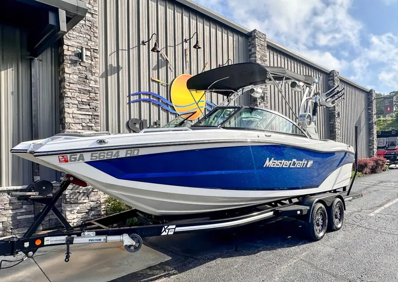 Slide: The Image of MasterCraft XT22 2018 - 3