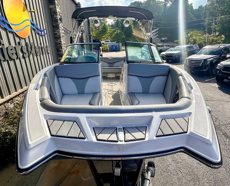 Slide: The Image of MasterCraft XT22 2018 - 4