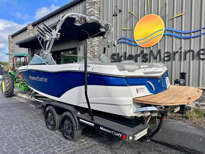 Slide: The Image of MasterCraft XT22 2018 - 6