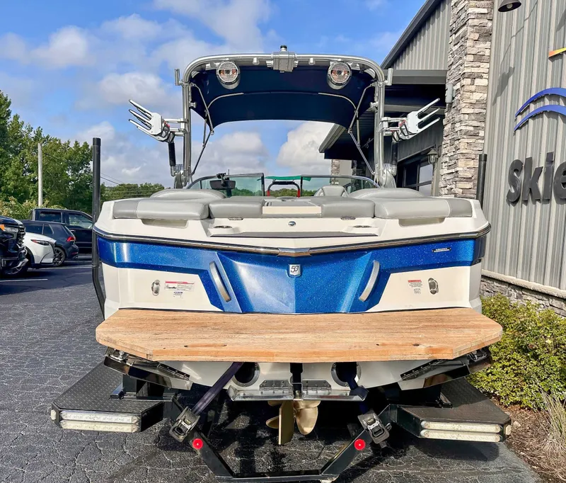 Slide: The Image of MasterCraft XT22 2018 - 7
