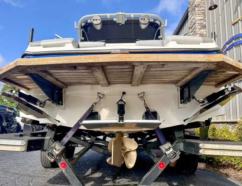 Slide: The Image of MasterCraft XT22 2018 - 8