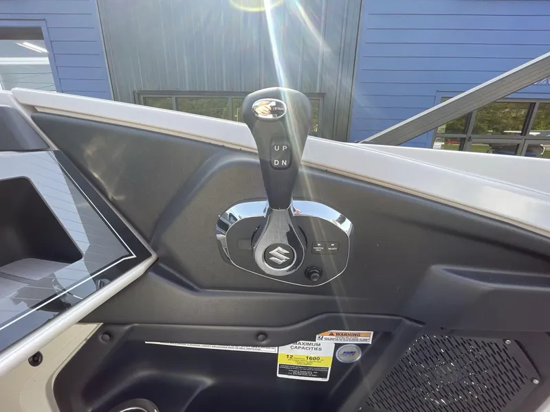 Slide: The Image of Throttle control of 2024 Tahoe Pontoon 23 Cascade Versatile Rear Lounger, with sunlight reflection. - 19