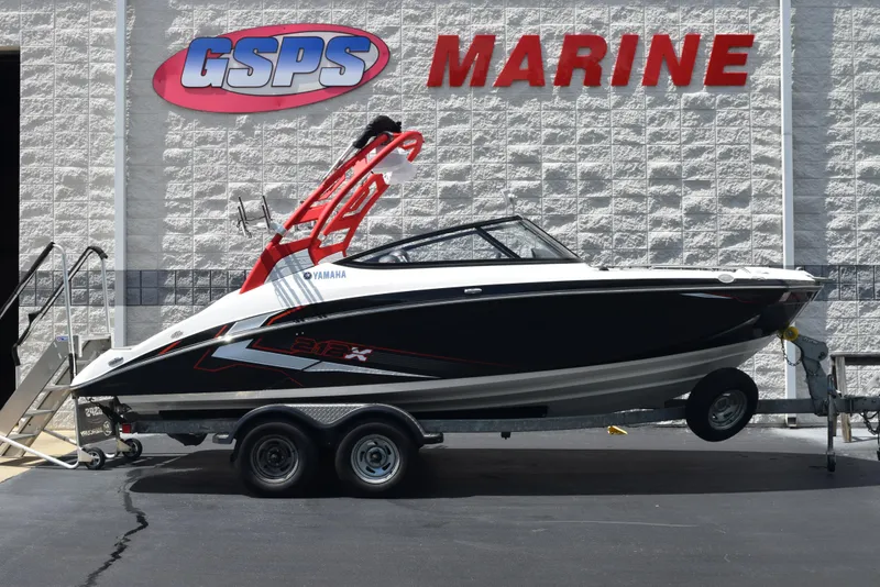 The Image of 2018 Yamaha Boats 212X on trailer at GSPS Marine dealership. - 1