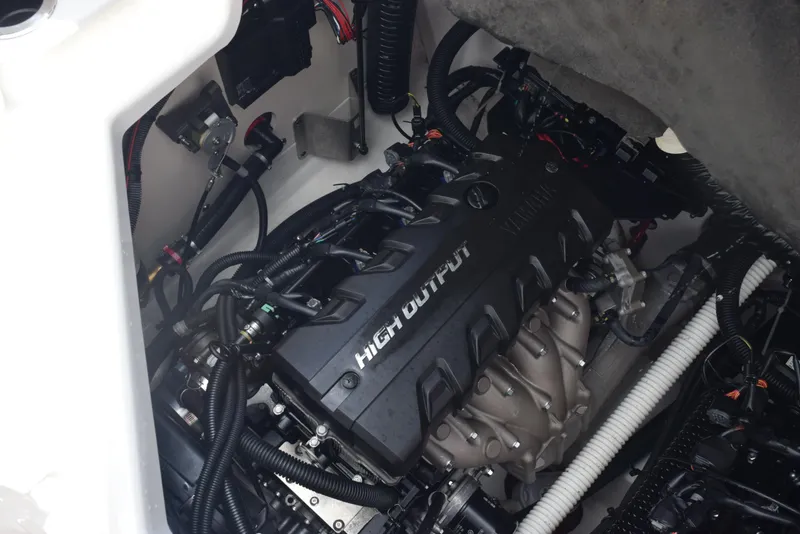 Slide: The Image of 2018 Yamaha Boats 212X high output engine in boat compartment. - 22