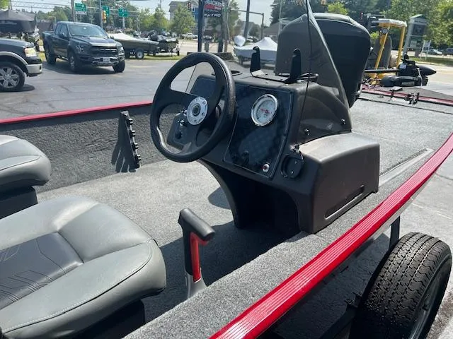 Slide: The Image of 2022 Tracker Bass Tracker Classic XL boat interior with steering console and seating. - 5