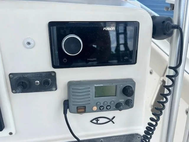Slide: The Image of 2006 Hydra-Sports Vector 3300 CC dashboard with Fusion stereo and Raymarine radio. - 17