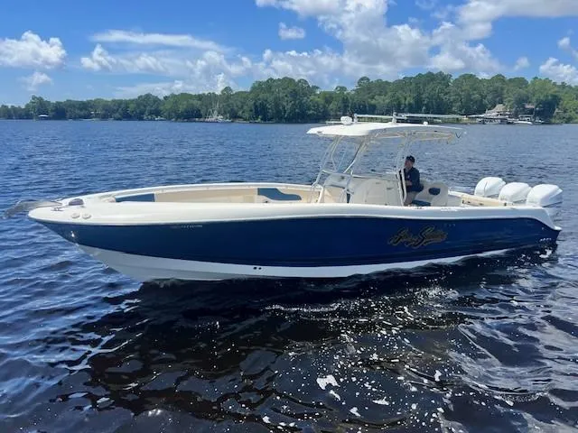 Slide: The Image of 2006 Hydra-Sports Vector 3300 CC boat on a lake with clear skies. - 9