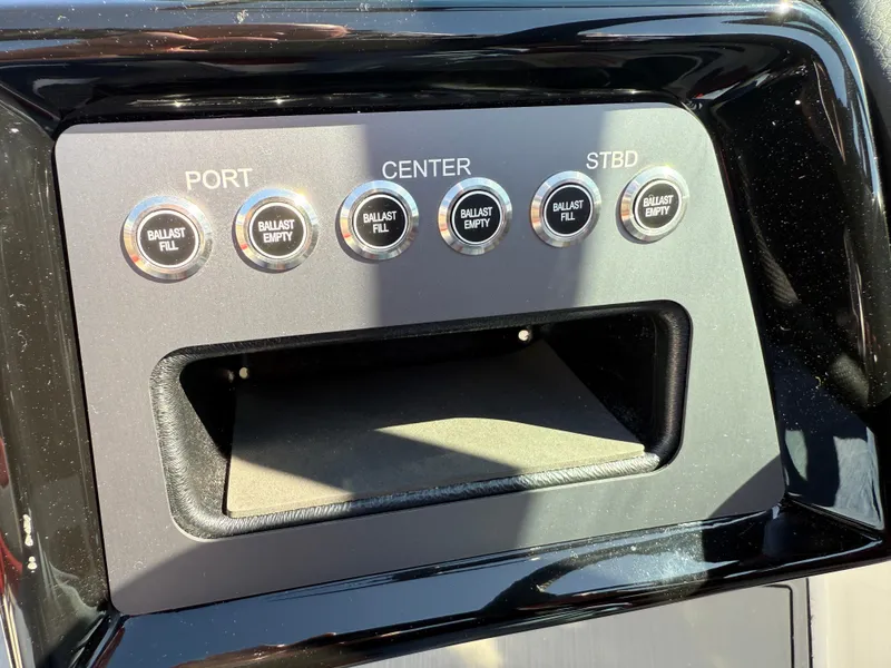 Slide: The Image of Ballast control panel on 2025 MasterCraft NXT22 boat dashboard. - 33