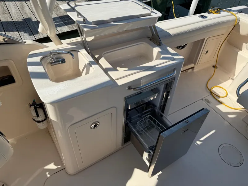 Slide: The Image of Grady-White Freedom 275 - 7