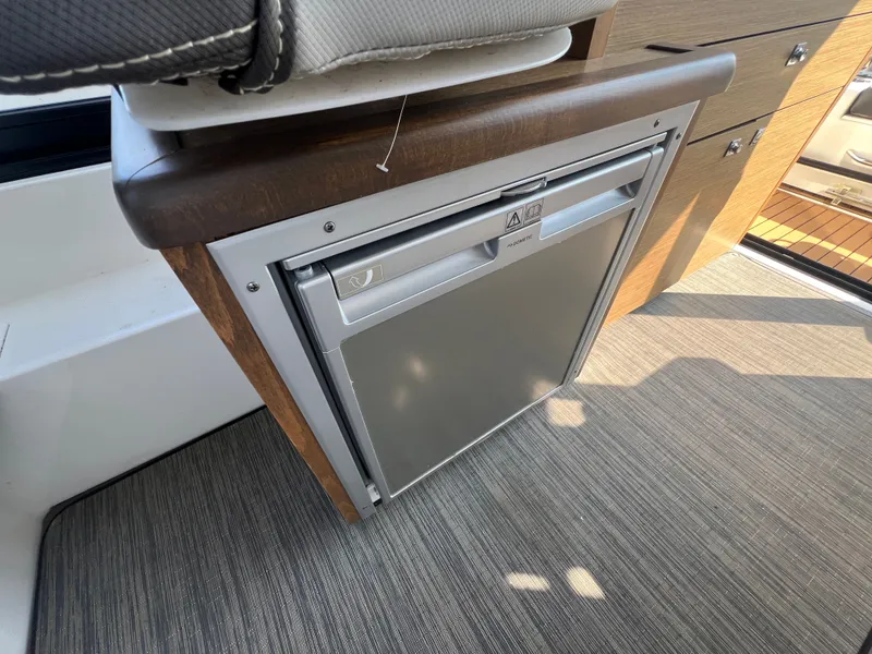 Slide: The Image of Jeanneau NC 895 2019 - 17