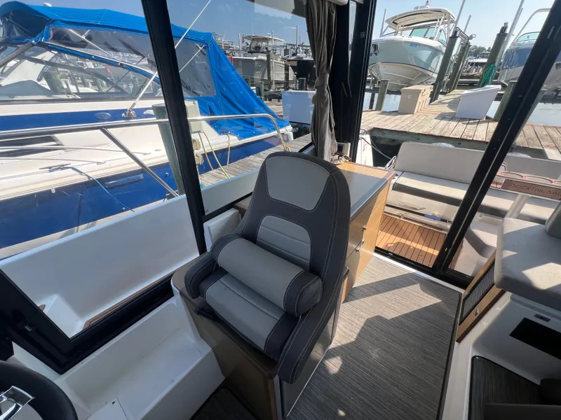 Slide: The Image of Jeanneau NC 895 2019 - 8