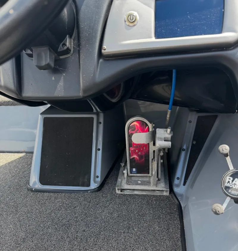 Slide: The Image of 2021 Tracker Nitro Z21 SC boat dashboard with Hot Foot throttle pedal. - 8