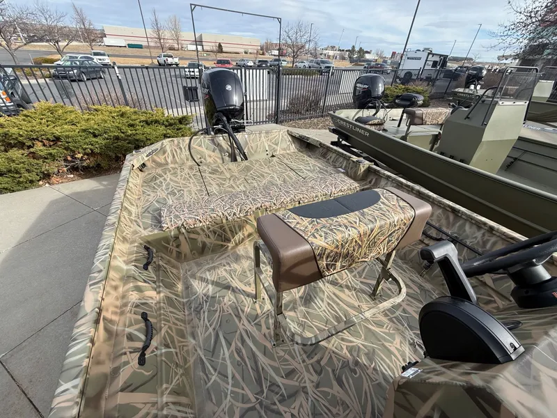 Slide: The Image of Crestliner C187FC 2026 - 10