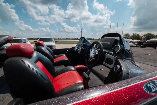 Slide: The Image of Skeeter 20i 2009 - 4