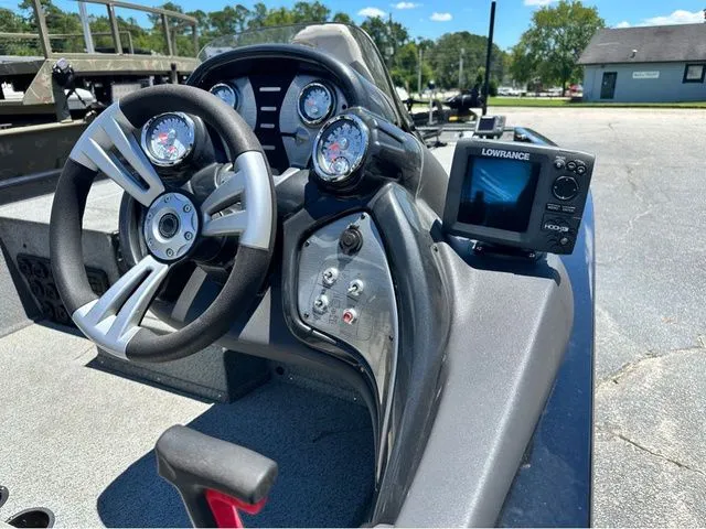 Slide: The Image of Tracker Pro Team™ 195 TXW 40th Anniversary Edition 2018 - 7